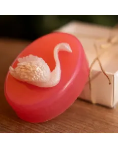 Swan-Themed Soap Wrapped in a Charming Gift Box